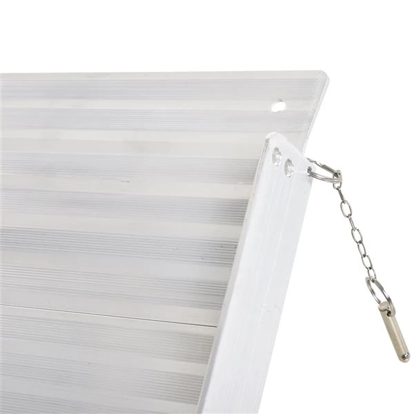 Rampe pour fauteuils roulants pliante en aluminium par HomCom conforme à l'ADA de 2 pi x 28,3 po 5 Rampe pour fauteuils roulants pliante en aluminium par HomCom conforme à l'ADA de 2 pi x 28,3 po – Image 5