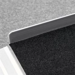 Rampe pour fauteuils roulants pliante en aluminium par HomCom conforme à l'ADA de 4 pi x 29 po -HOMCOM Soldes 2022 330936370 AlternateImage4 l