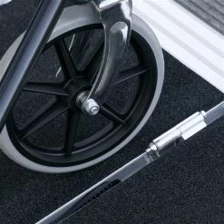 Rampe pour fauteuils roulants pliante en aluminium par HomCom conforme à l'ADA de 2,4 pi x 24 po -HOMCOM Soldes 2022 330936429 AlternateImage4 l