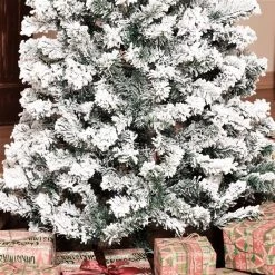 Sapin de Noël artificiel floqué vert mince sur pied par HomCom de 7,5 pi avec 350 lumières à DEL blanc chaud -HOMCOM Soldes 2022 331003119 AlternateImage3 l